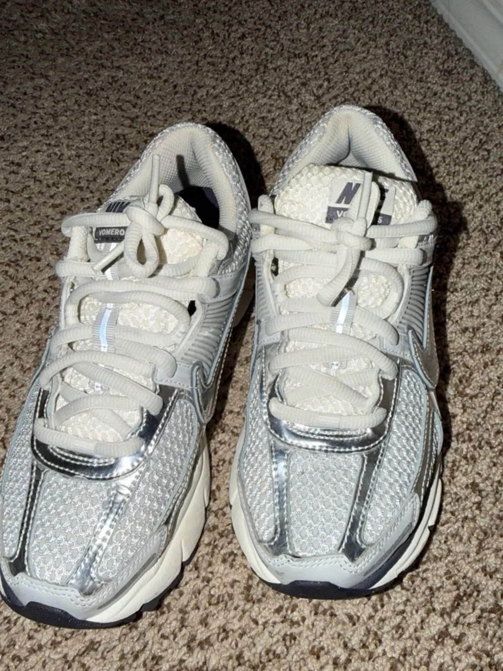 Nike Women's Silver and White Athletic Running Shoes